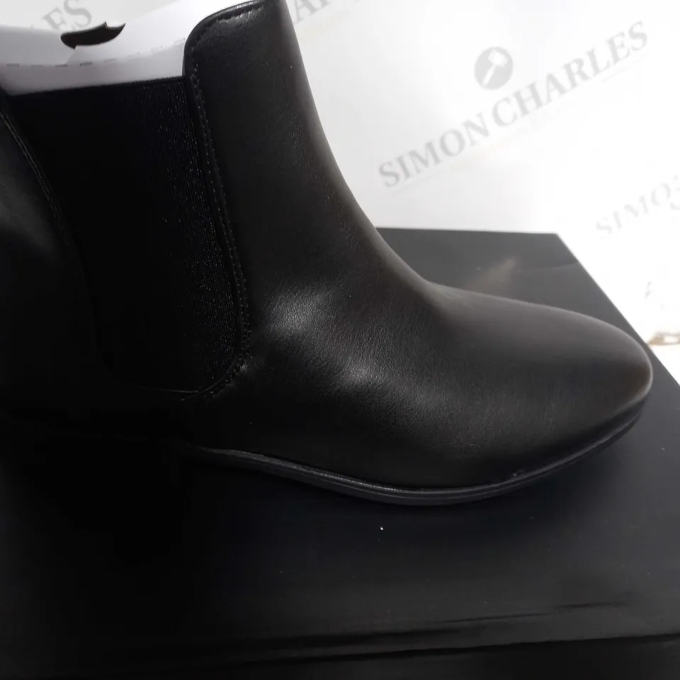 PRETTYLITTLETHING BLACK WIDE FIT CHELSEA BOOTS SIZE 6 