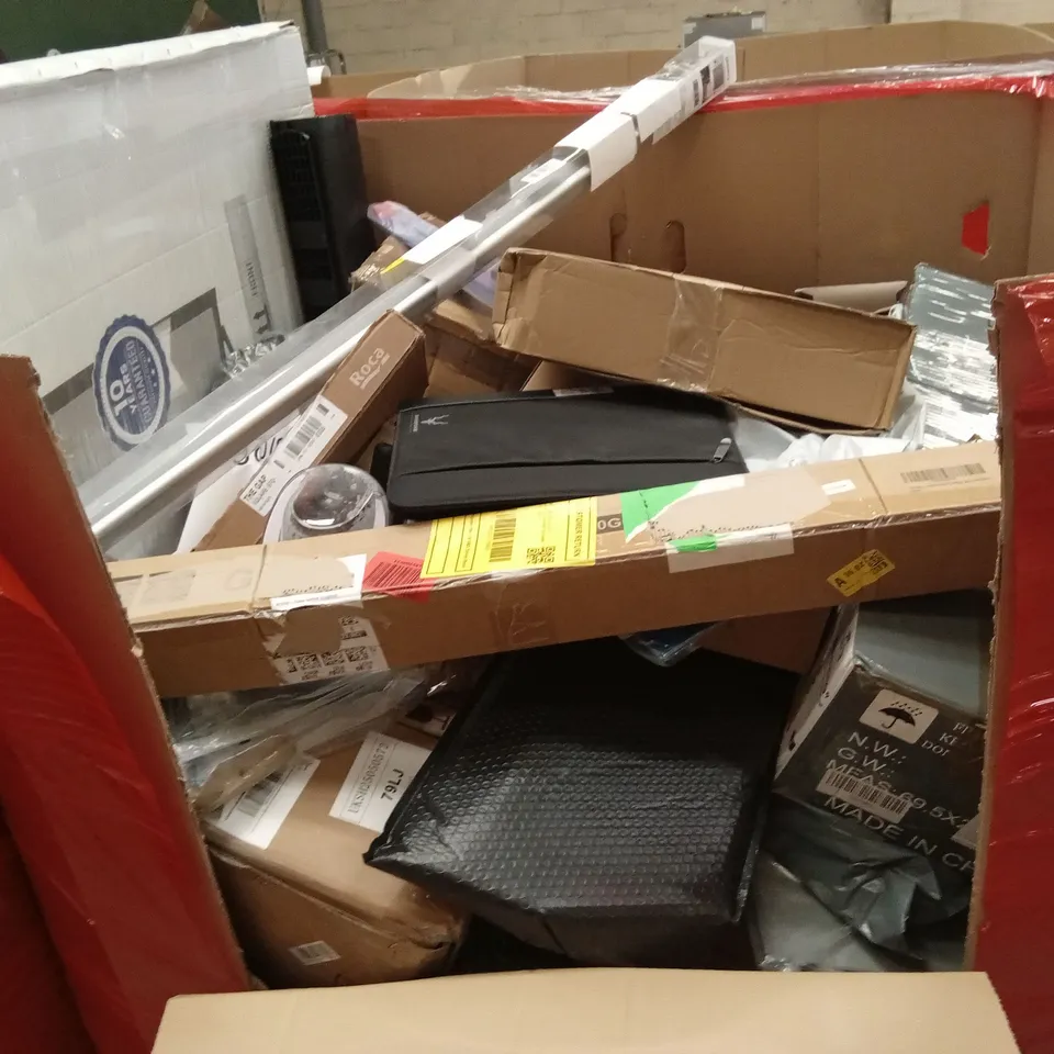 PALLET OF ASSORTED HOUSEHOLD GOODS AND PRODUCTS TO INCLUDE; BLINDS, LIGHTING PRODUCTS, BOXED FURNITURE ETC