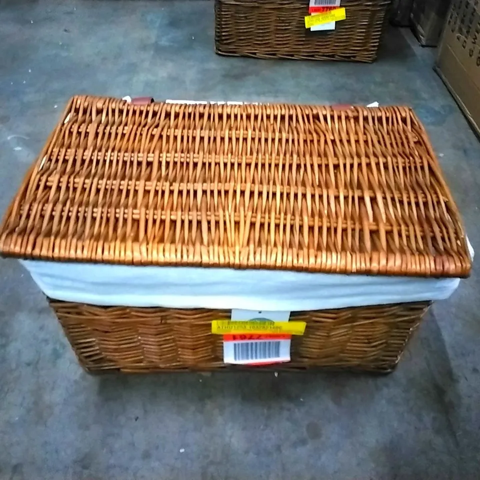 ARTHUR CAMERON RECTANGULAR WICKER STORAGE BASKET WITH LID AND REMOVABLE LINING