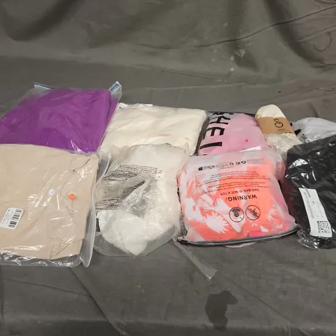 APPROXIMATELY 40 ASSORTED CLOTHING ITEMS IN VARIOUS SIZES, STYLES & COLOURS TO INCLUDE SOCKS, TOPS, DRESSES, ETC