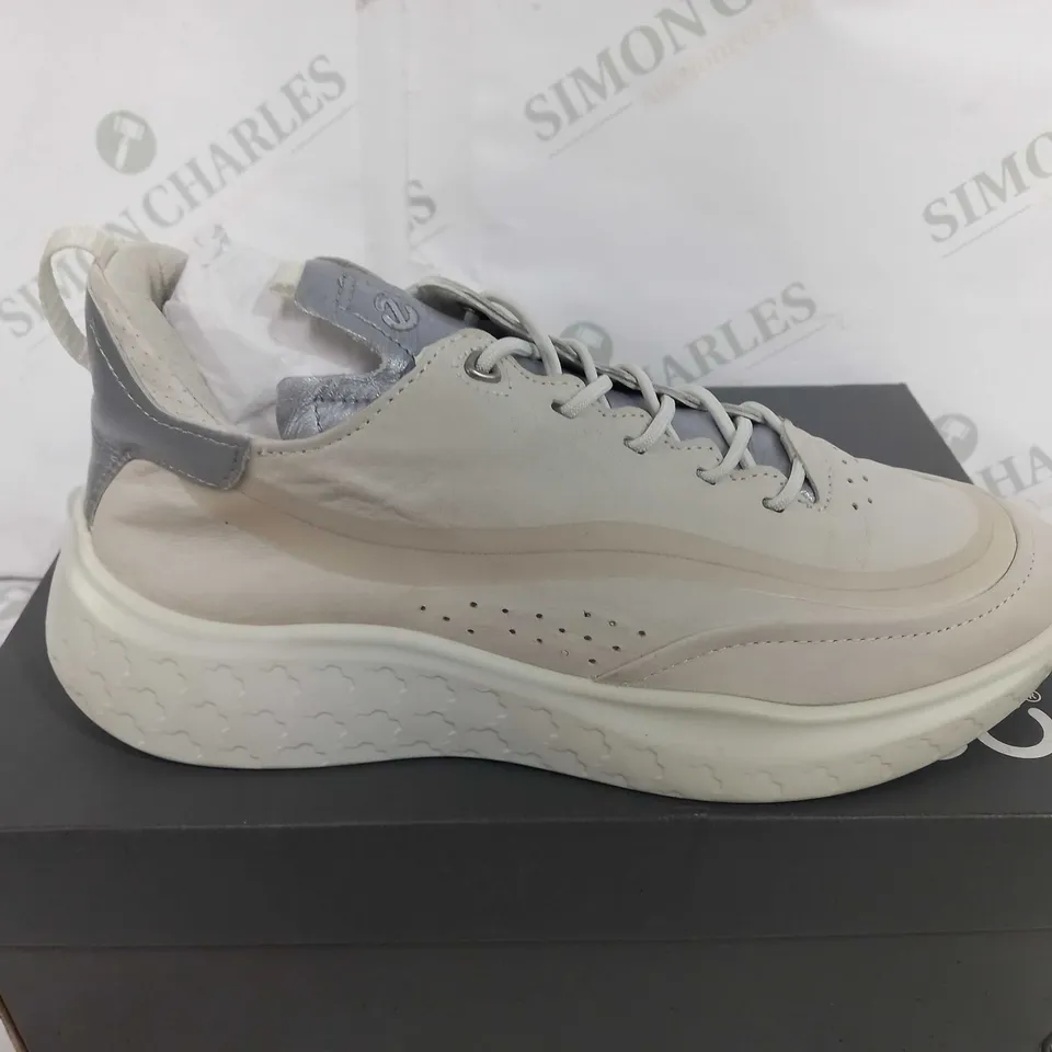 BOXED PAIR OF ECCO THERAP RAISED SLIP ON TRAINERS - WHITE - UK 5-5.5