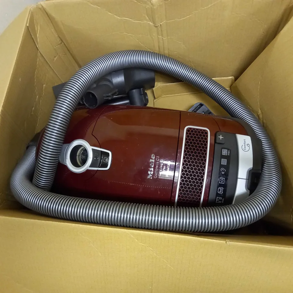 MIELE COMPLETE C3 PET VACUUM
