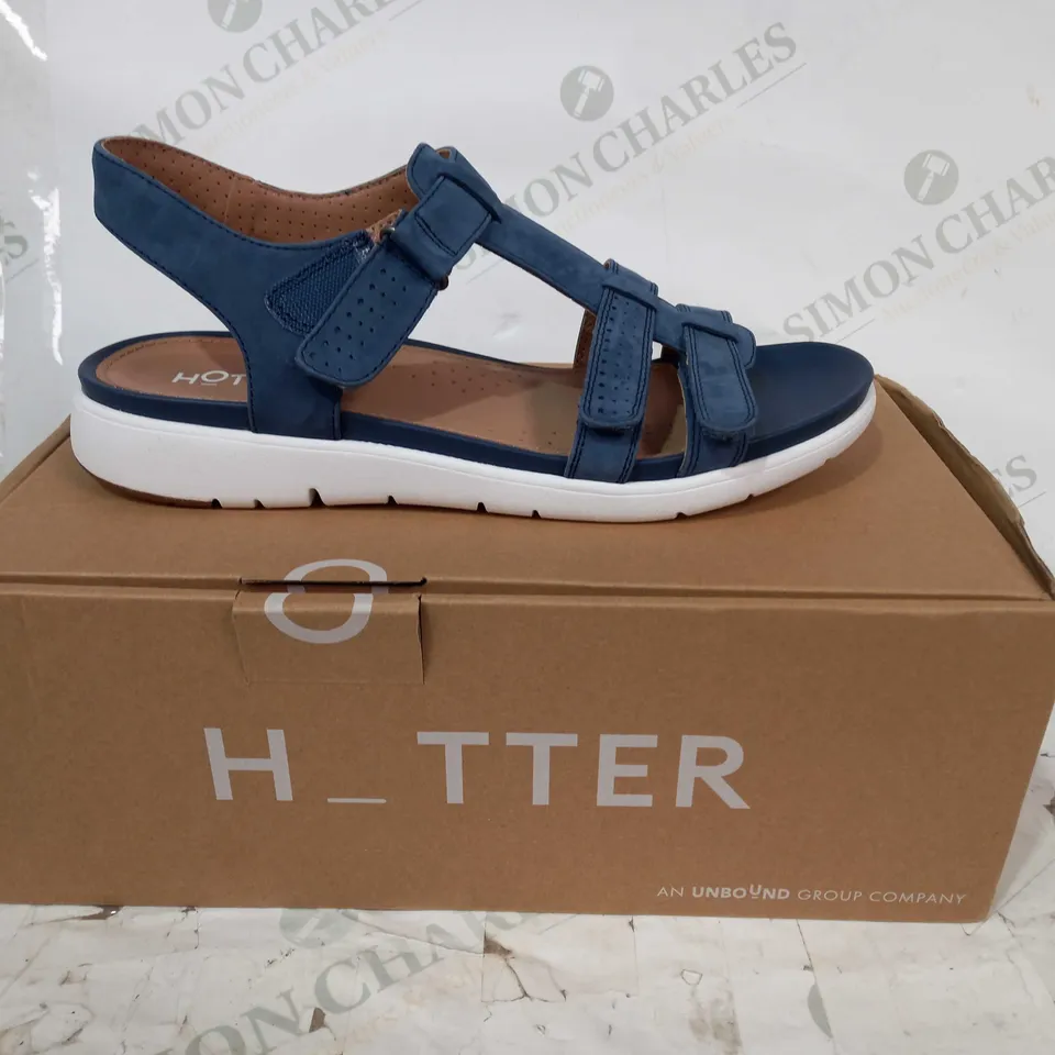 BOXED PAIR OF HOTTER OPEN TOE LEATHER SANDALS IN BLUE UK SIZE 7