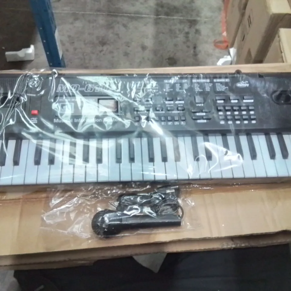 BOXED KIDS ELECTRONIC KEYBOARD 