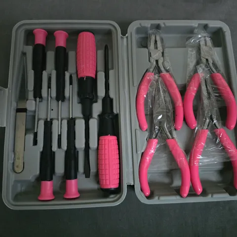 PINK-HANDLED HAND TOOL SET IN PLASTIC CASE (SCREWDRIVERS, PLIERS, FILE)