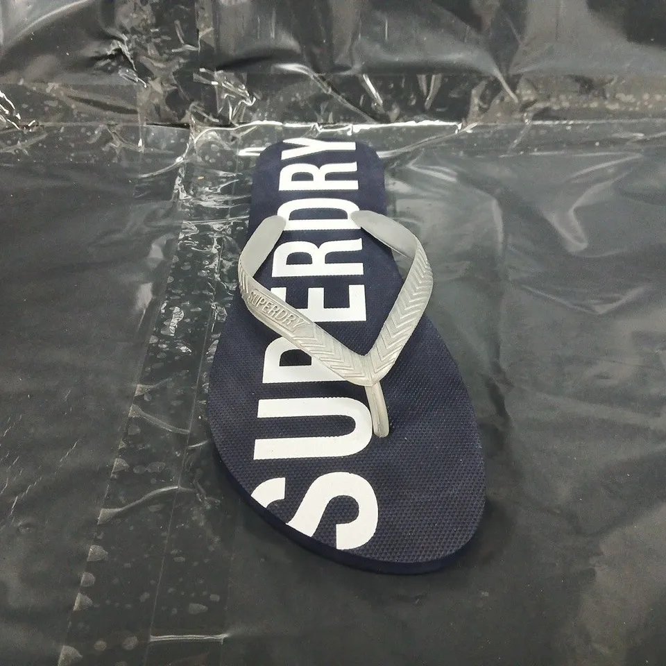 PAIR OF SUPERDRY TOE-POST FLIP FLOPS IN NAVY SIZE UK 7/8