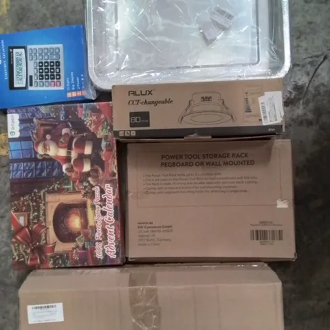 PALLET TO CONTAIN AN ASSORTMENT OF HOUSEHOLD ITEMS TO INCLUDE FESTIVE JIGSAW PUZZLES, ELECTRONIC CALCULATOR BAKING TRAYS AND WOOD SHELFS ECT
