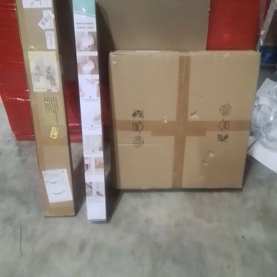 PALLET CONTAINING ASSORTED ITEMS TO INCLUDE: GEAR RACK FOR SLIDING GATE, RETRACTABLE SAFETY GATE, CHANDELIER AND CHRISTMAS TREE ETC...