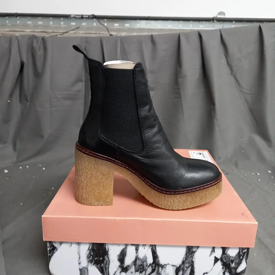 BOXED PAIR OF MODA IN PELLE BREEANNA HEELED BOOT SIZE 3