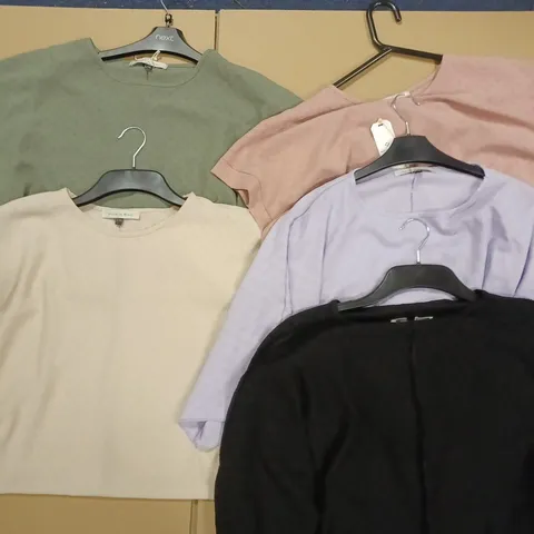 BOX OF APPROX 10 ASSORTED ITEMS OF MAISON DE NIMES CLOTHING IN VARIOUS SIZES AND STYLES