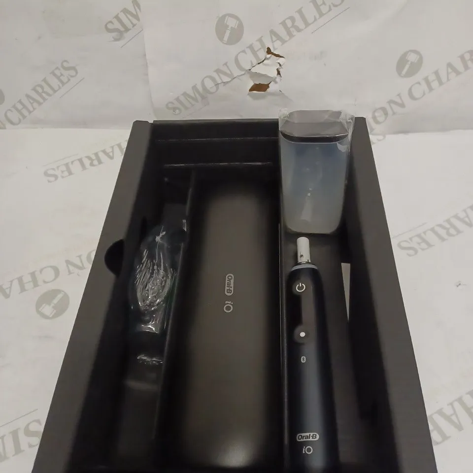 ORAL B IO9 SERIES TOOTHBRUSH