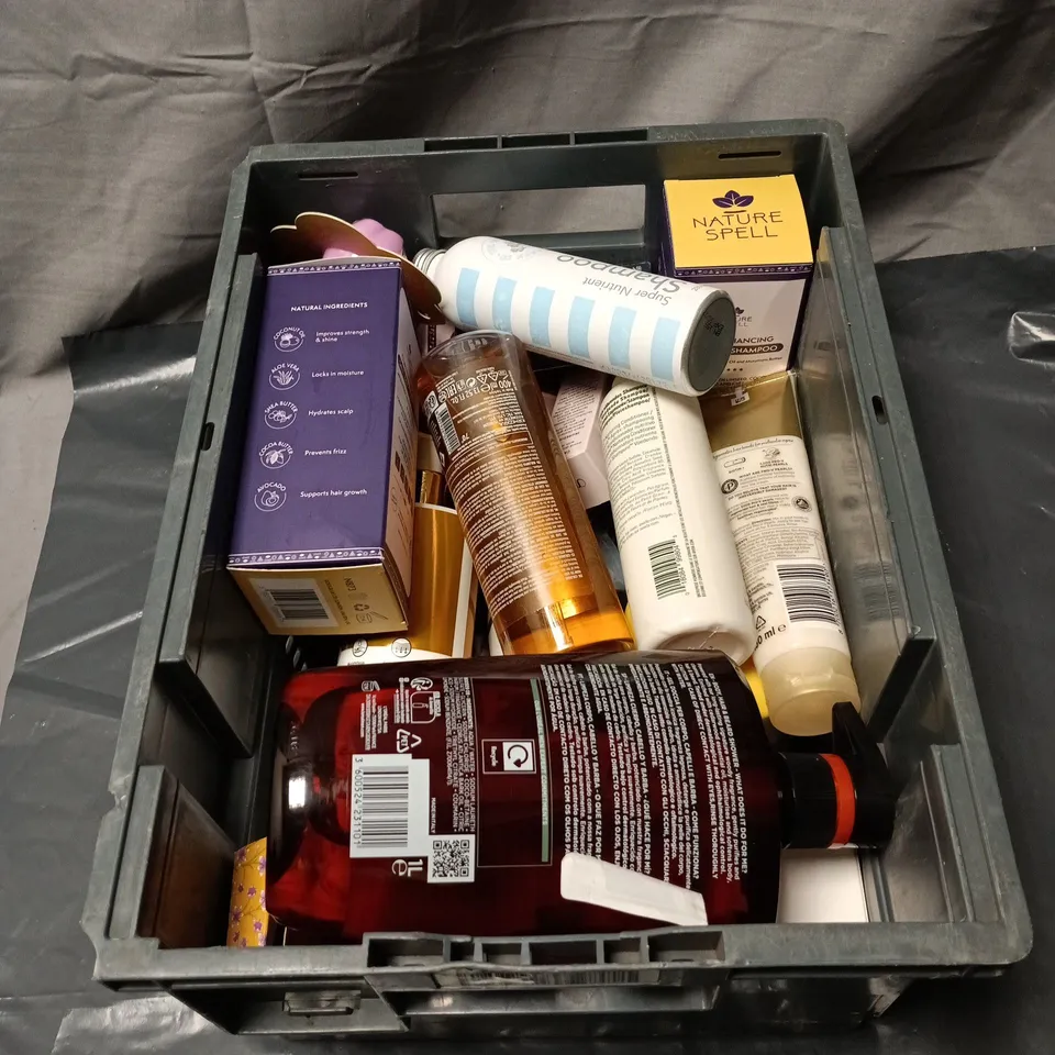 APPROXIMATELY 20 ASSORTED COSMETIC ITEMS INCLUDING LOREAL MEN EXPERT BARBER CLUB SHOWER GEL, GLOW FOR IT LASH SERUM, NATURE SPELL SALT FREE CONDITIONER, SEAWEED HAIR CARE