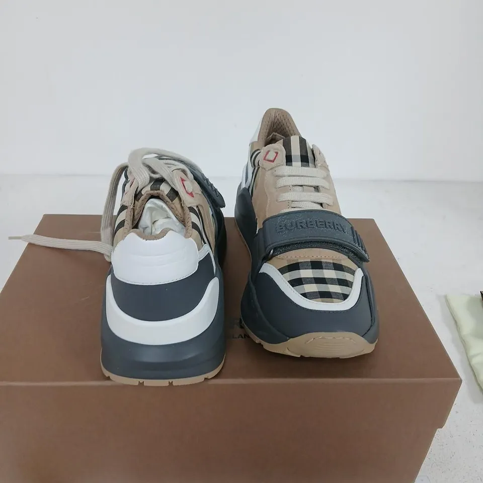 BURBERRY LOW TOP SNEAKER – GREY/ARCHIVE BEIGE, UK 5 (EU 38)
