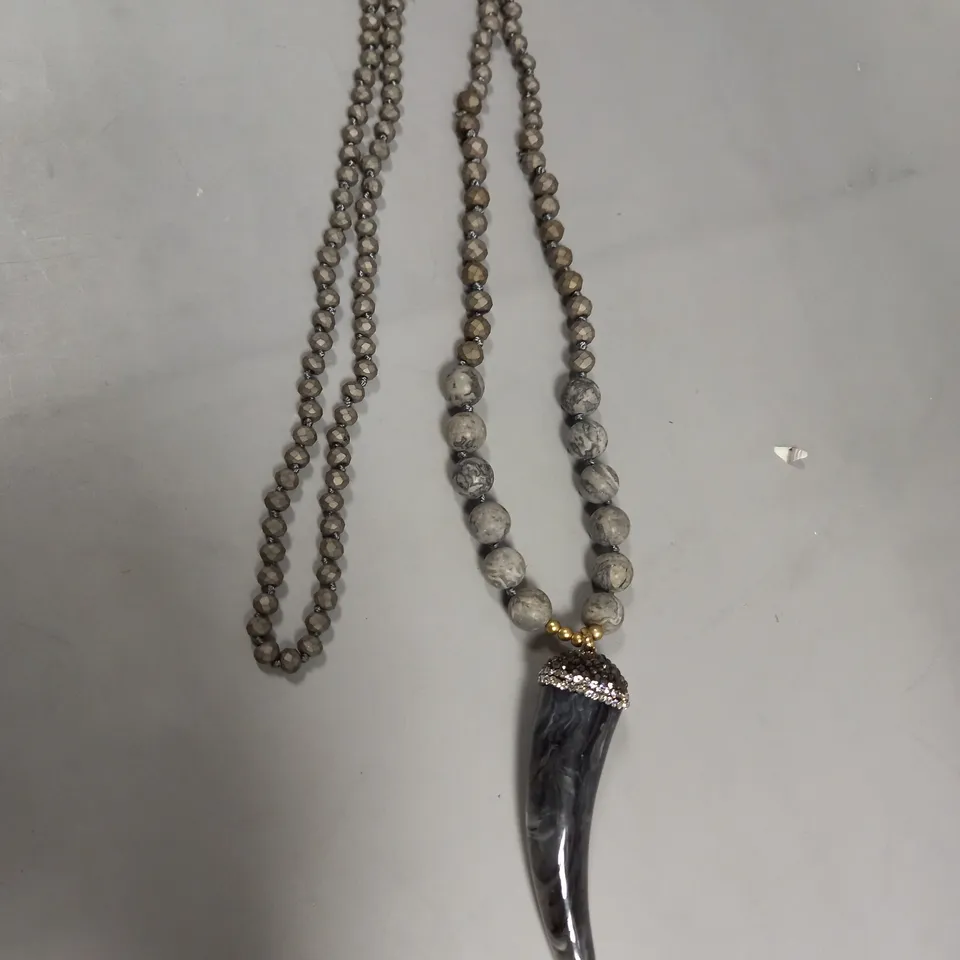 BRAND NEW BROWN PEPPER HANDBAGS PEARLED SHARK TOOTH NECKLACE 