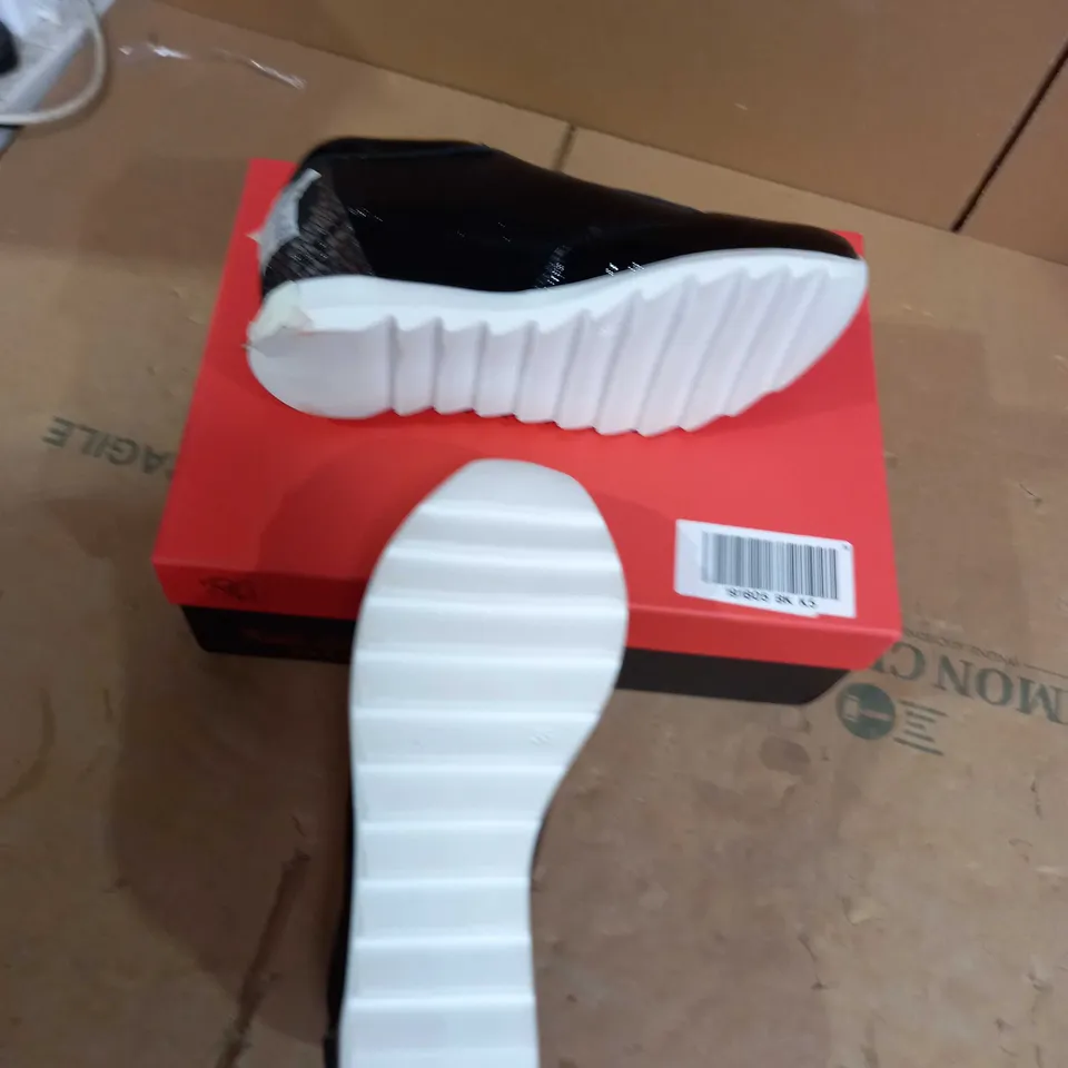 RUTH LANGSTORD WEDGE TRAINER SIZE 5 