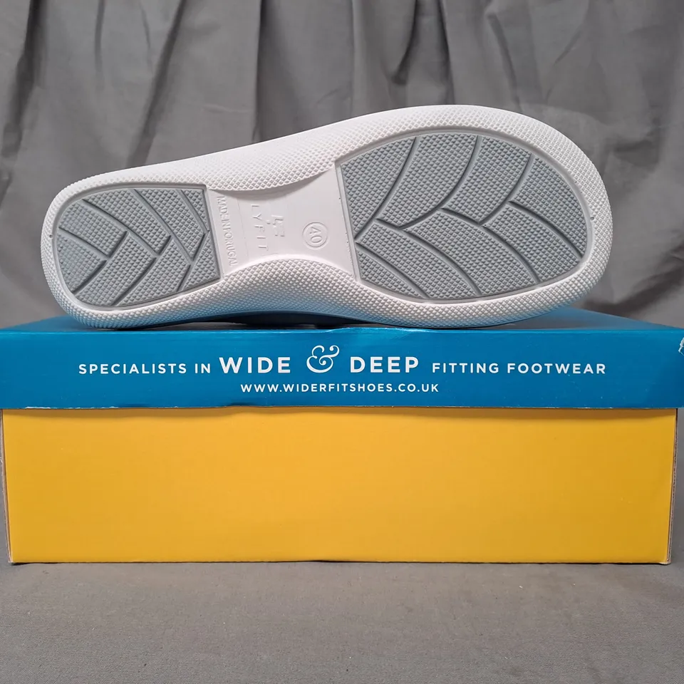 BOXED PAIR OF DB SCOTT SHOES IN SKY BLUE UK SIZE 6.5