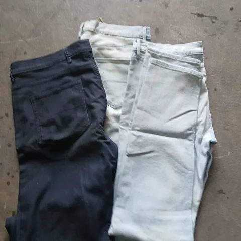 PALLET OF APPROXIMATELY 700 PAIRS OF ASSORTED MARKS AND SPENCER CROPPED CHINOS AND JEANS