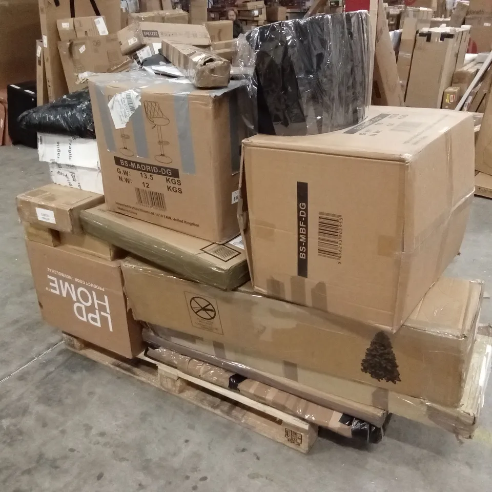 PALLET OF ASSORTED HOUSEHOLD ITEMS TO INCLUDE; BAR STOOLS, CHRISTMAS TREE, WHEEL BARROW ETC