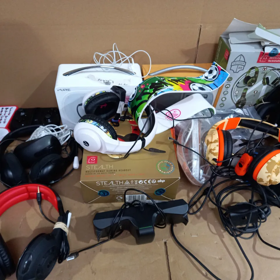 LOT OF APPROX 50 ITEMS TO INCLUDE HEADPHONES RADIO'S AND LIGHTING 
