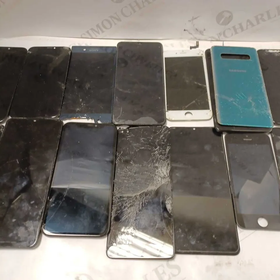 LOT OF APPROX 50 ASSORTED SMARTPHONE LCD DISPLAY / SHELLS	