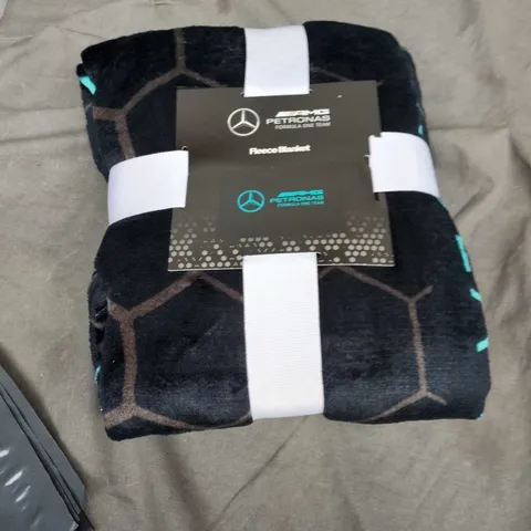 MERCEDES-AMG PETRONAS FORMULA ONE TEAM FLEECE BLANKET – BLACK