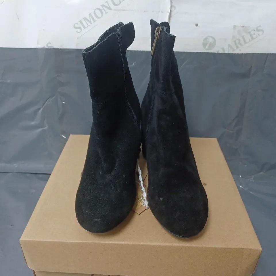 BOXED PAIR OF BLACK SUEDE ANKLE BOOTS SIZE 36