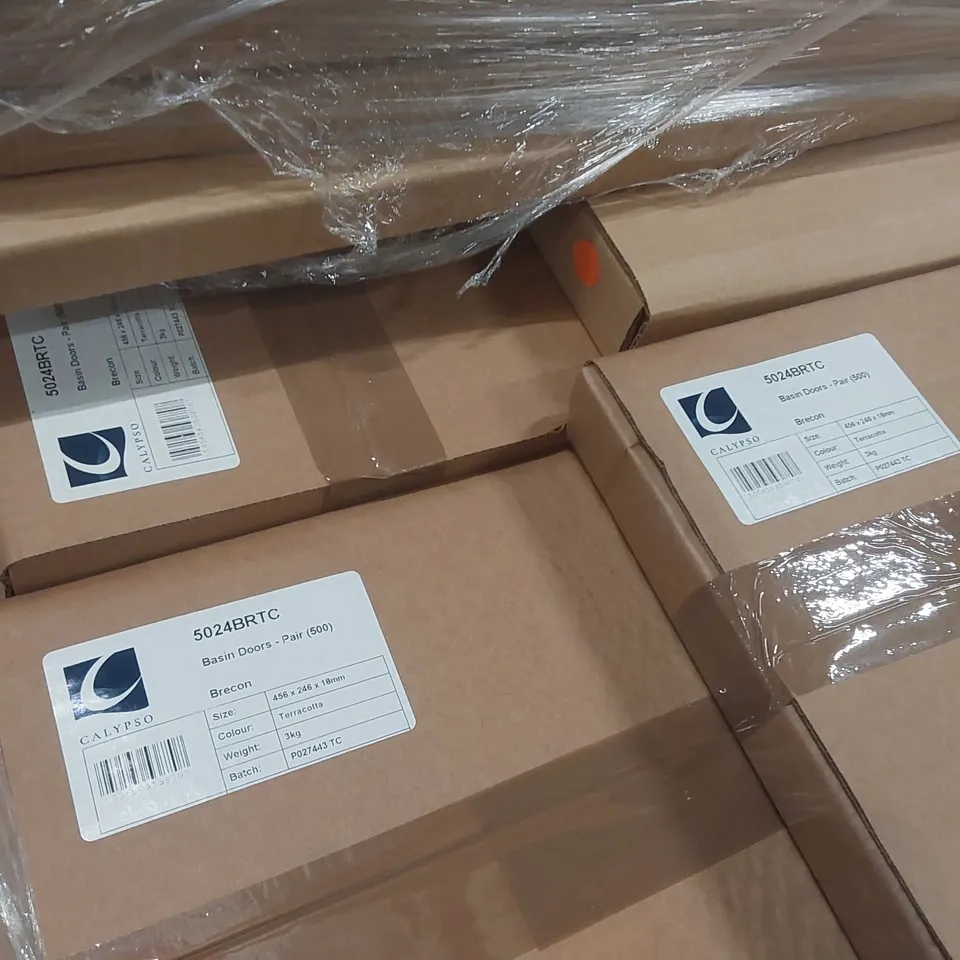 PALLET CONTAINING A LARGE QUANTITY OF ASSORTED BATHROOM FURNITURE PANELS INCLUDING: BASIN DOORS, BASE END/INFILL PANEL ECT