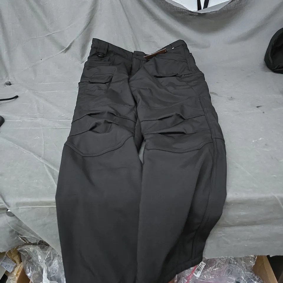 OUTDOOR TACTICAL DRESS XL SET OF BLACK HEAVY DUTY TROUSERS AND JACKET