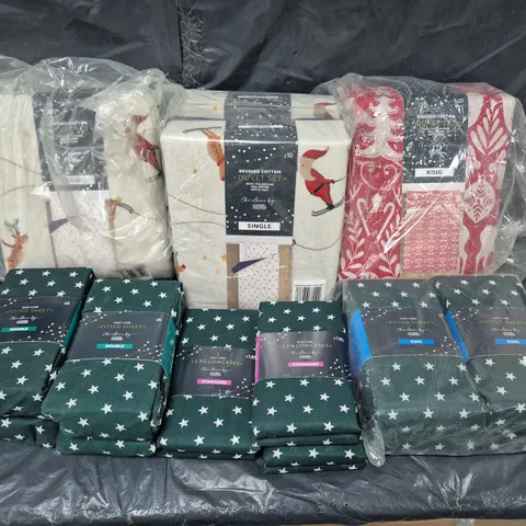 BOX OF APPROXIMATELY 12 ASSORTED BEDDING & SOFT FABRICS ITEMS TO INCLUDE DUVET SET - 2 PILLOWCASES ETC. 