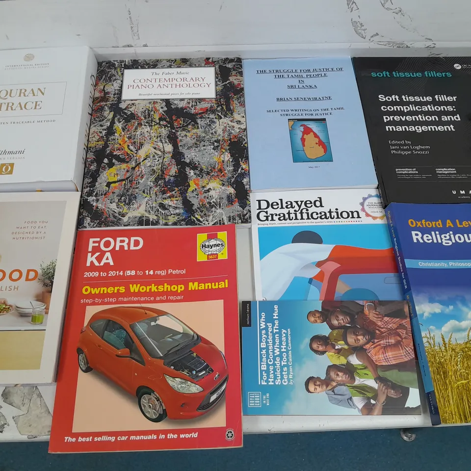 LARGE QUANTITY OF ASSORTED BOOKS TO INCLUDE SAVE WITH JAMIE, BATMAN GRAPHIC NOVEL AND HOW TO THINK LIKE A FISH