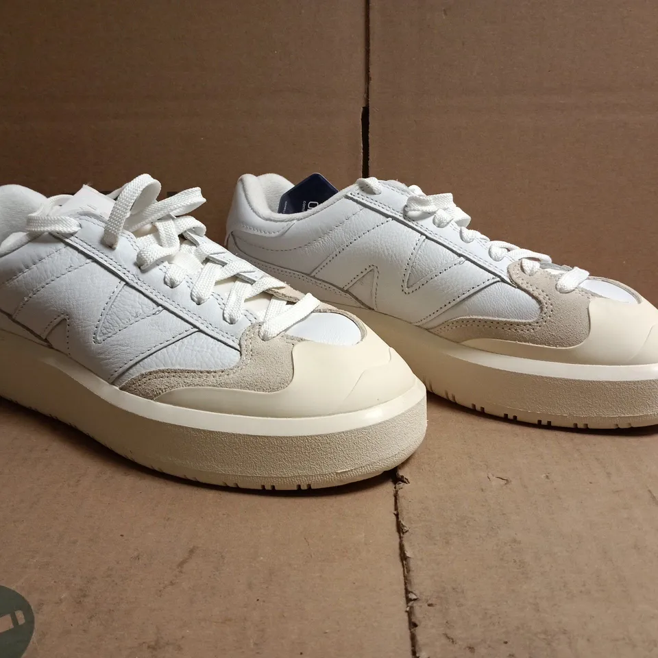 BOXED PAIR OF NEW BALANCE CT302 TRAINERS IN WHITE SIZE UK 8.5