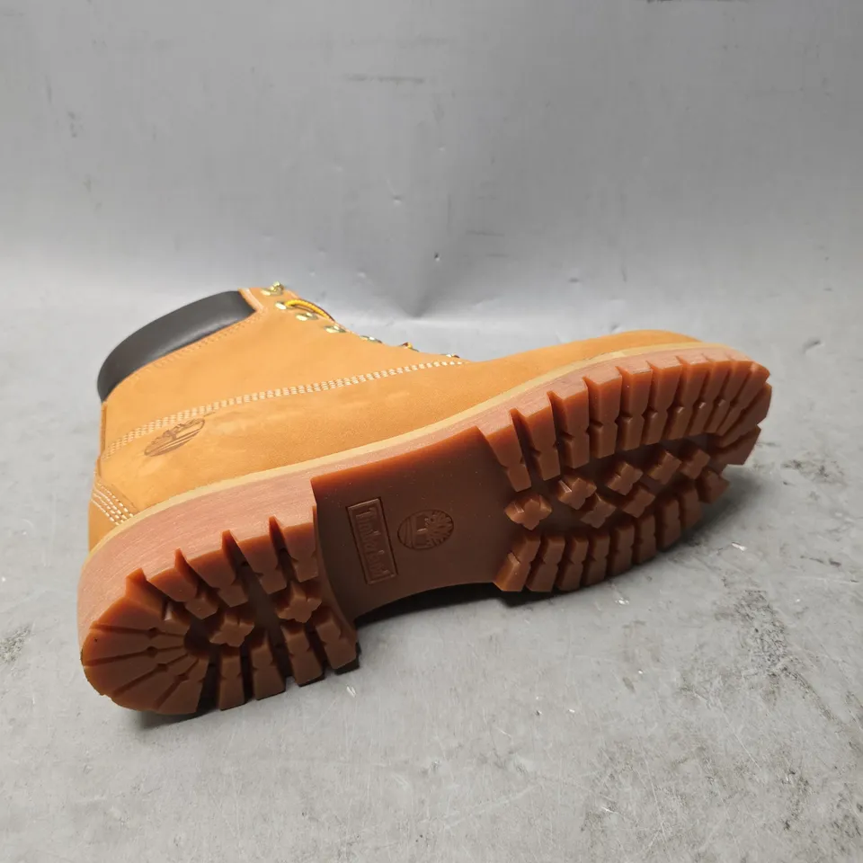 TIMBERLAND BOOTS IN TAN - 9 1/2W