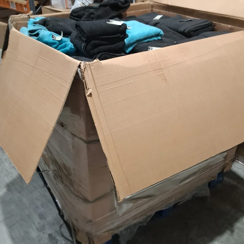 PALLET OF BATH AND HAND TOWELS IN BLACK & BLUE
