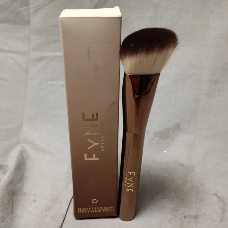 BOXED FYNE ARTBEAUITY FLAWLESS FINISH BRUSH