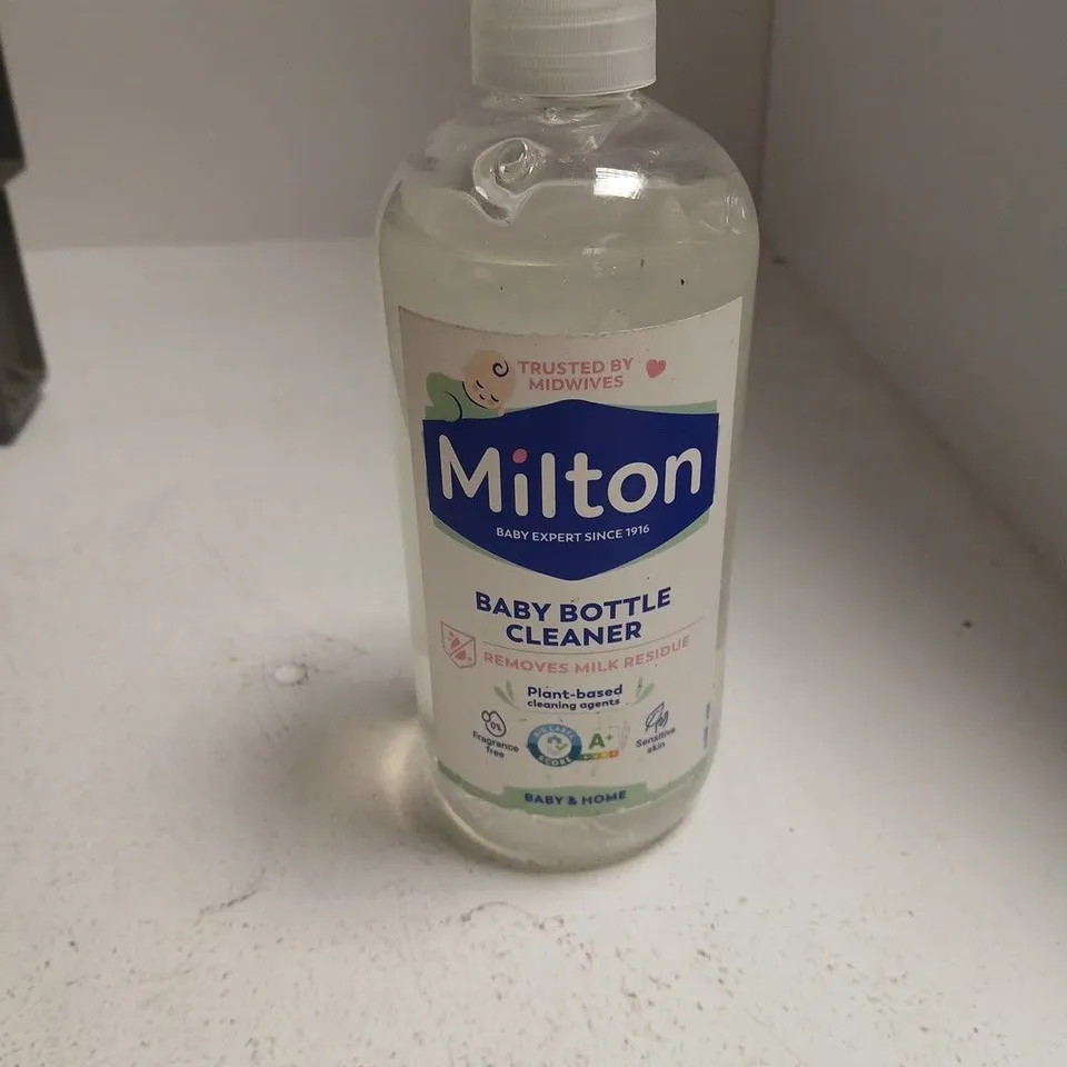 TOTE OF APPROXIMATELY 12 ASSORTED ITEMS TO INCLUDE: MILTON BABY BOTTLE CLEANER