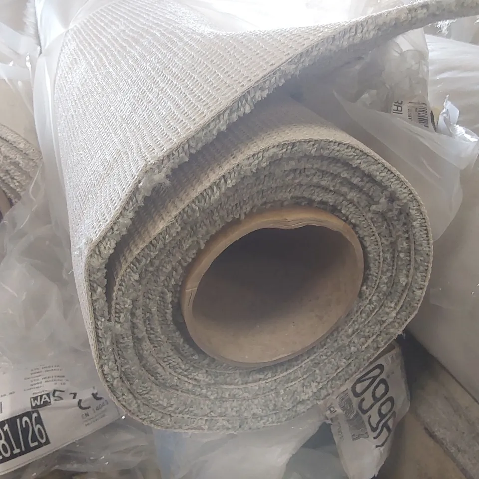 ROLL OF QUALITY STS HERITAGE ELITE SEAFOAM GREEN CARPET - APPROXIMATELY 2.71 x 5m