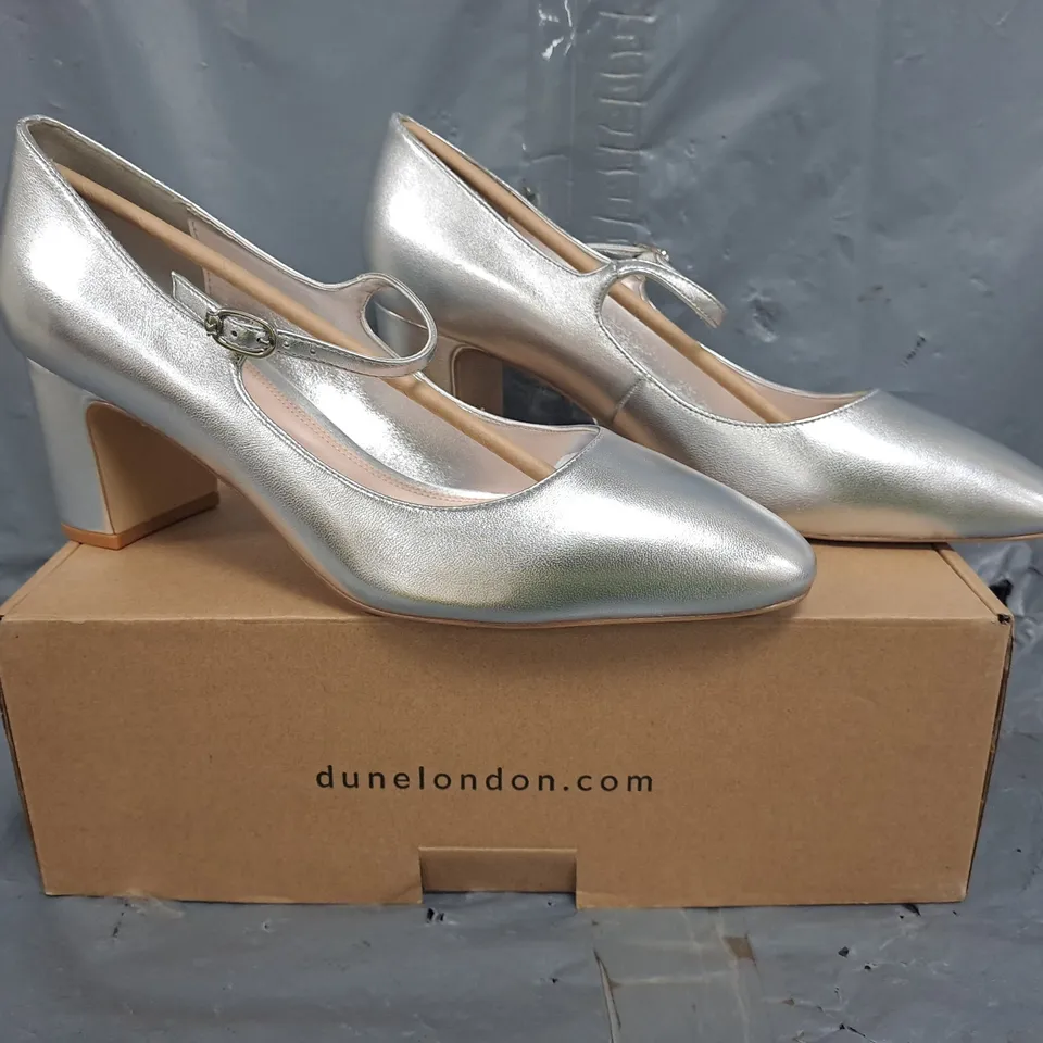 BOXED PAIR OF DUNE LEATHER MARY JANE COURT SHOES IN SILVER SIZE 8