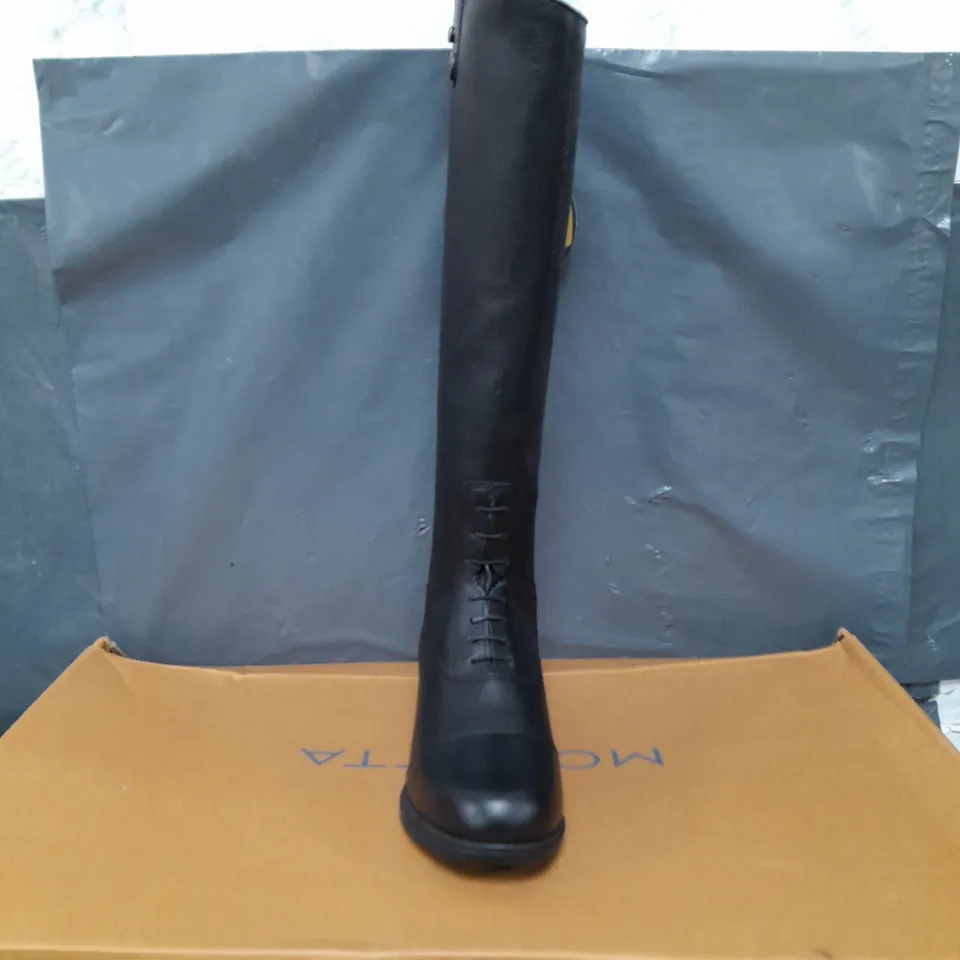 BOXED PAIR OF MORETTA ALBINA BOOTS IN BLACK - 6