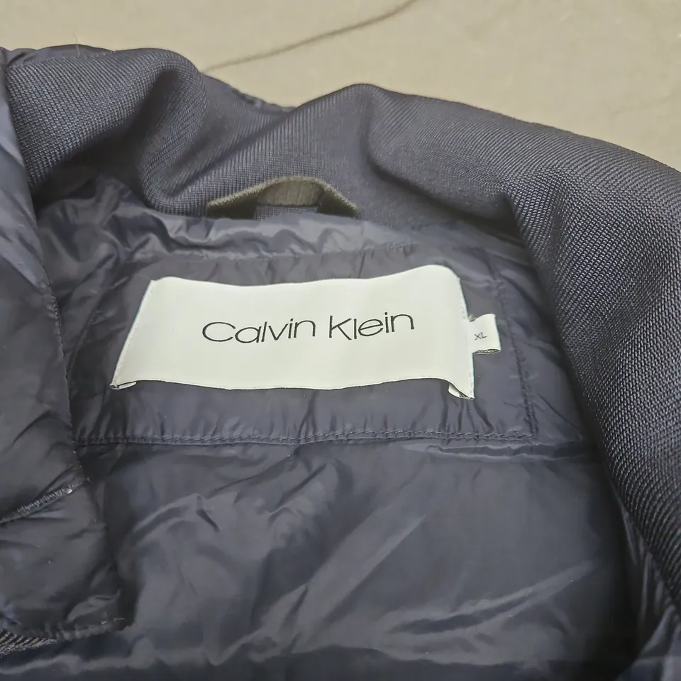 CALVIN KLEIN NAVY PUFFER JACKET –  XL