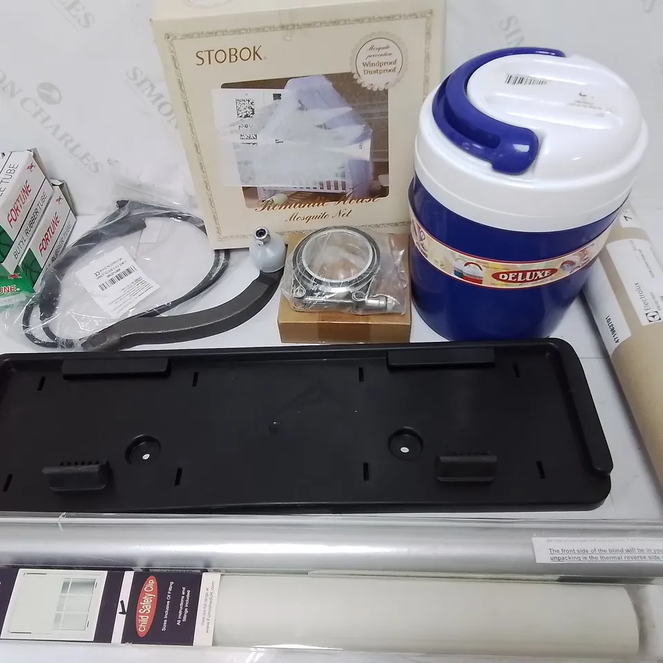 LOT OF 11 ASSORTED HOUSEHOLD ITEMS TO INCLUDE MOSQUITO NET, FORTUNE INNER TUBES, 67" DROP BLACKOUT ROLLER BLINDS