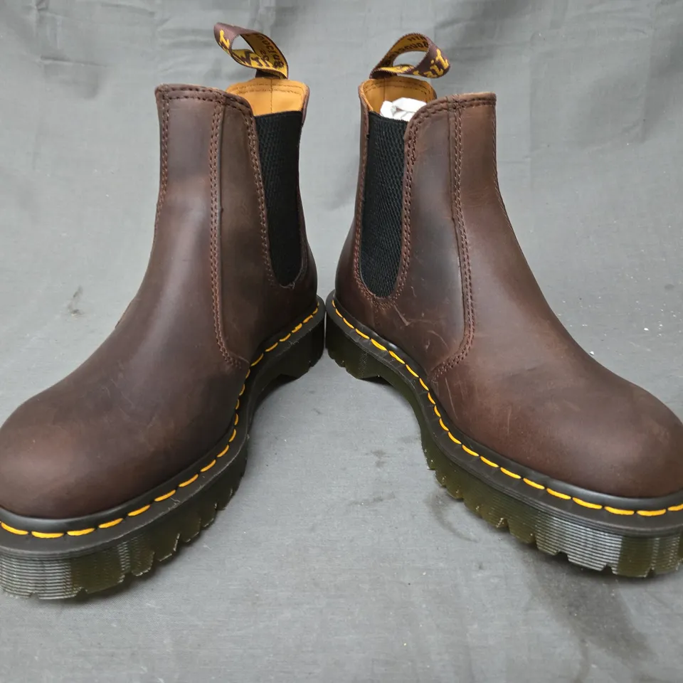 BOXED PAIR OF DR MARTENS 2976 BEX ANKLE BOOTS IN DARK BROWN UK SIZE 7