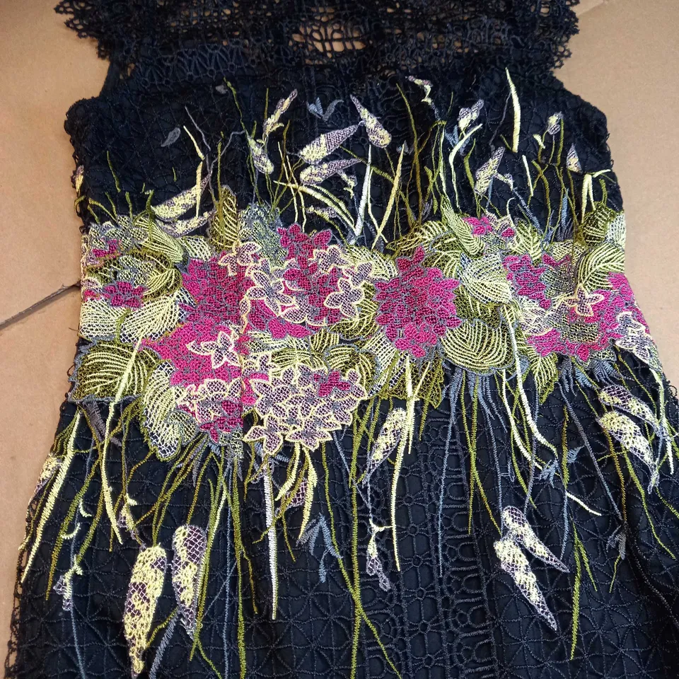KAREN MILLEN BLACK PLACED FLORAL GUIPURE LACE MINI DRESS - SIZE 8