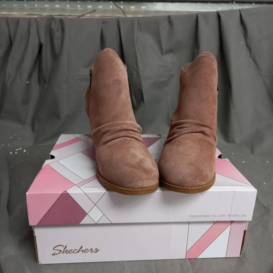 BOXED SKECHERS BIEGE HEELED ZIPPED BOOTS SIZE 7