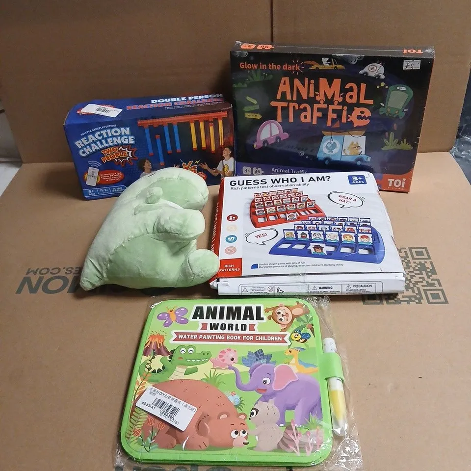 BOX OF APPROXIMATELY 25 ASSORTED TOYS/GAMES TO INCLUDE GUESS WHO AM I?, ANIMAL WORLD, SOFT TOYS, REACTION CHALLENGE, ANIMAL TRAFFIC ETC