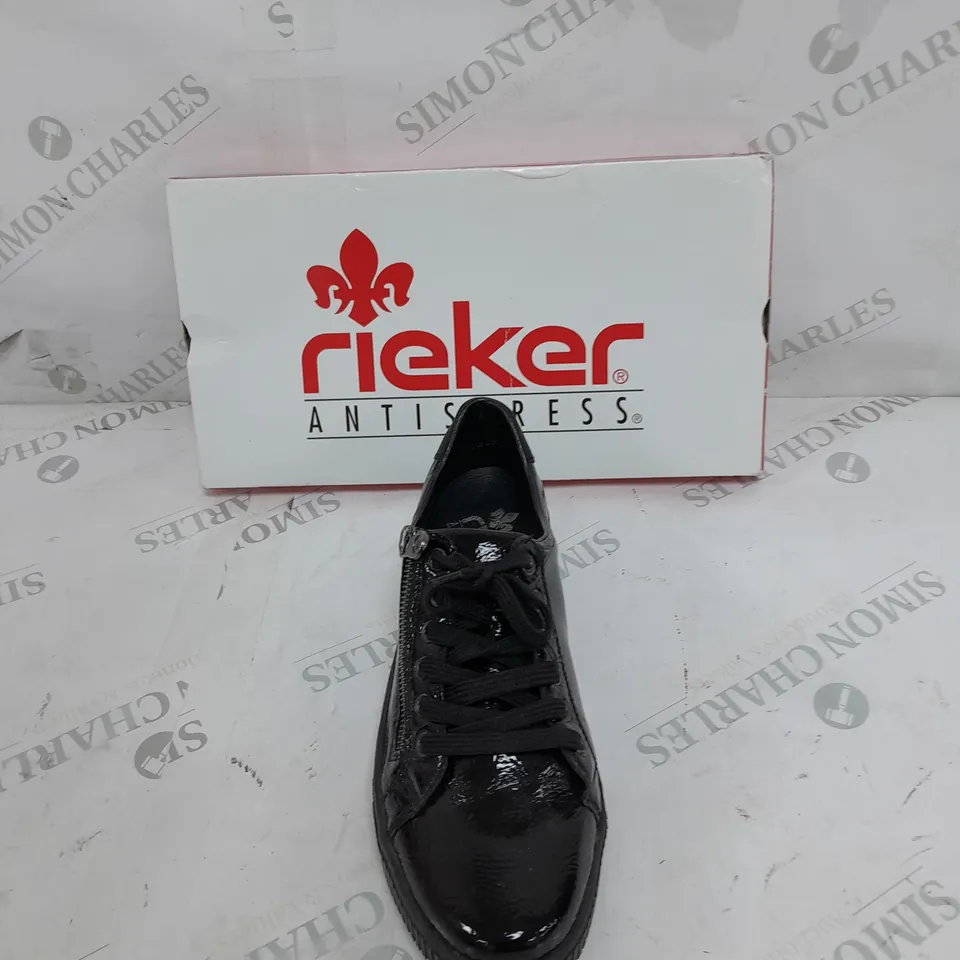 BOXED PAIR OF RIEKER TRAINERS WITH ZIP IN BLACK UK SIZE 6.5