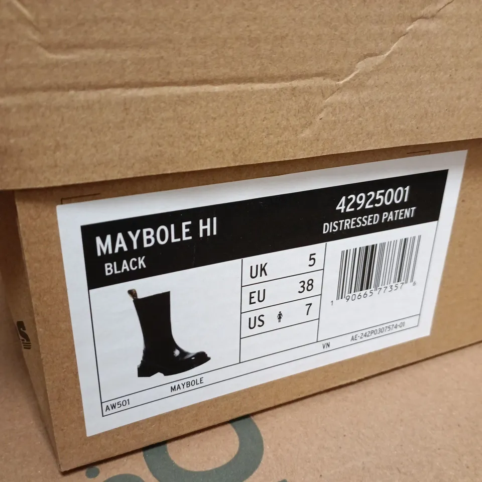 BOXED PAIR OF DR. MARTENS BLACK PATENT LEATHER BOOT – UK SIZE 5