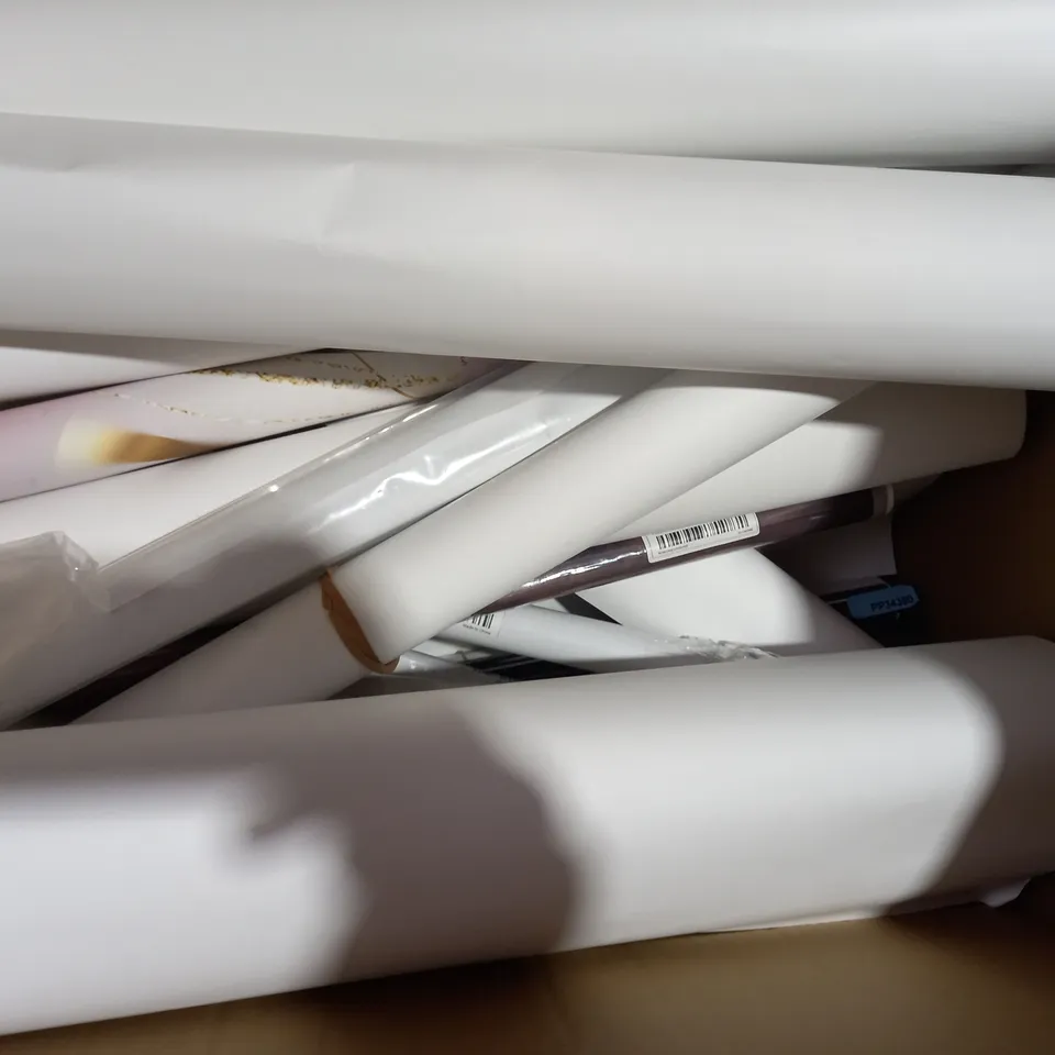 BOX OF APPROXIMATELY 10 ASSORTED ART PRINTS OF VARIOUS SUBJECTS AND STYLES
