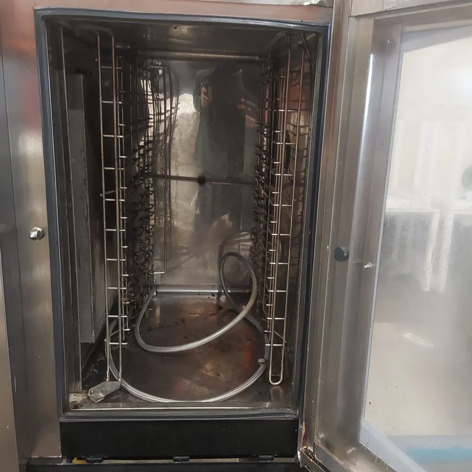 ELECTROLUX AOS101GBW2 10 GRID GAS COMBI OVEN