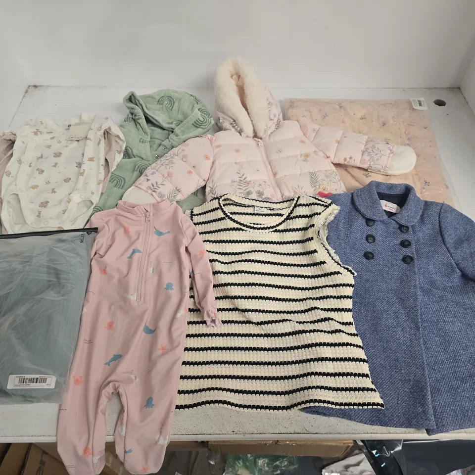 LARGE QUANTITY OF ASSORTED KIDS CLOTHING ITEMS TO INCLUDE VERYMERRY BERRY, GEORGE AND H&M