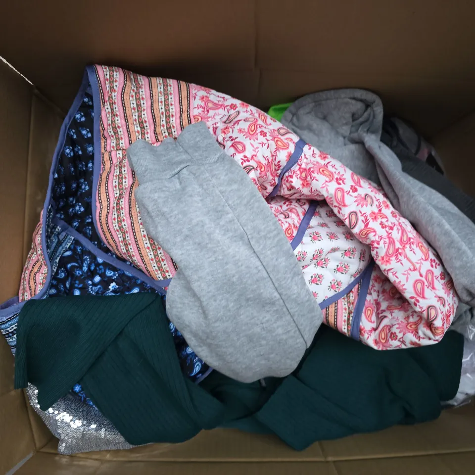 APPROXIMATELY 35 ASSORTED CLOTHING ITEMS IN VARIOUS SIZES, STYLES & COLOURS TO INCLUDE JACKET, TOPS, TROUSERS, ETC - COLLECTION ONLY